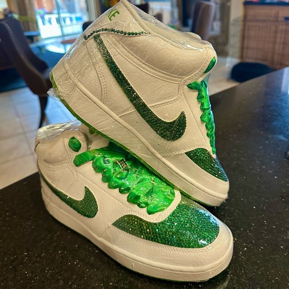 Nike Green Sneakers for Everyday Comfort - Picture 2 of 4